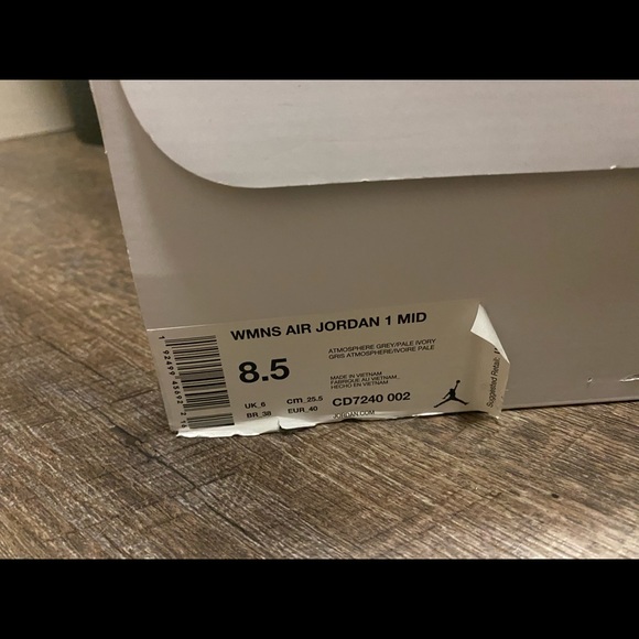 Women’s air jordan 1’s - Picture 3 of 3